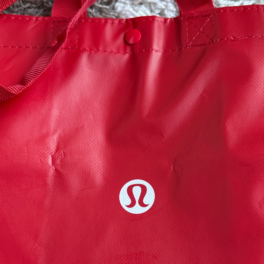 ♥️NWOT Lululemon Athletica Reusable Vibrant Red Bag - Picture 4 of 6